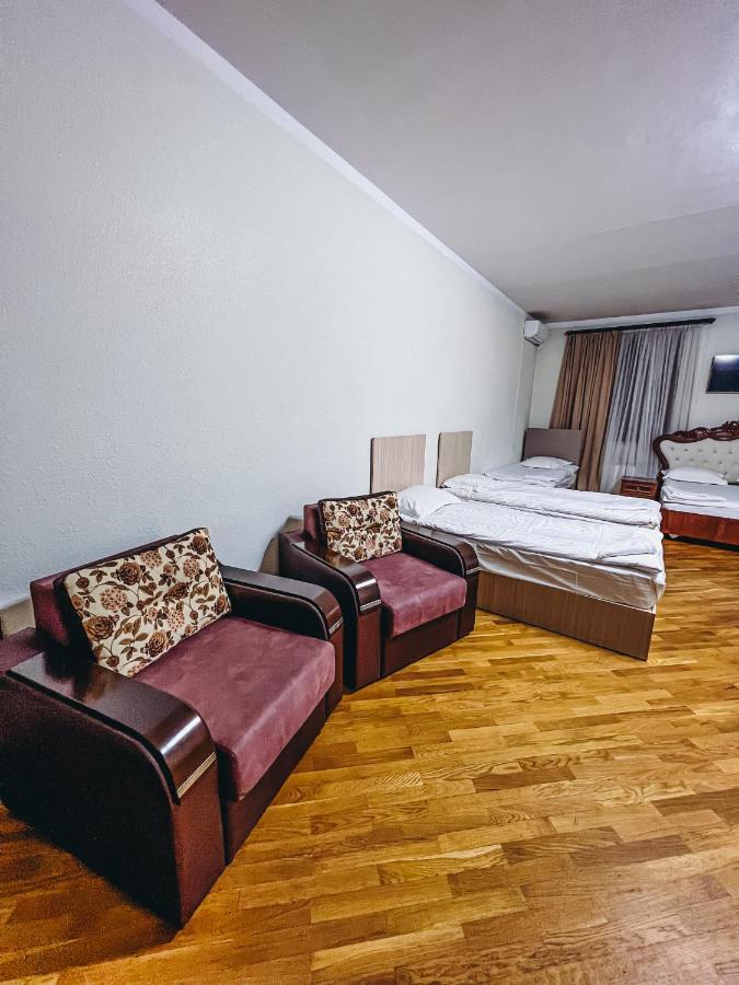 Castle Family Hotel Єреван Екстер'єр фото