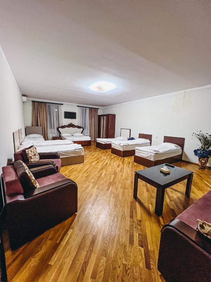 Castle Family Hotel Єреван Екстер'єр фото