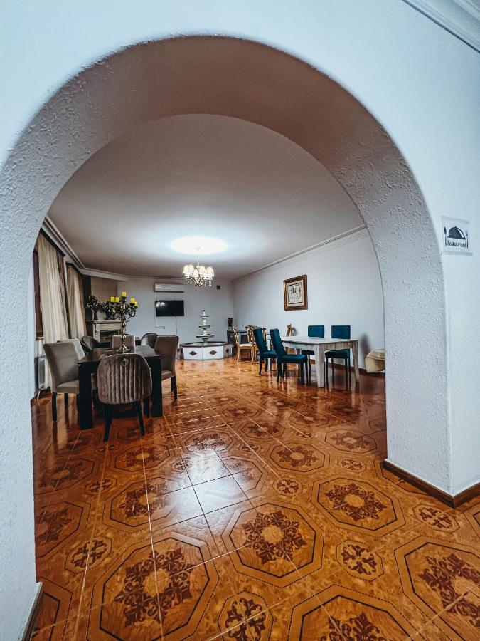 Castle Family Hotel Єреван Екстер'єр фото