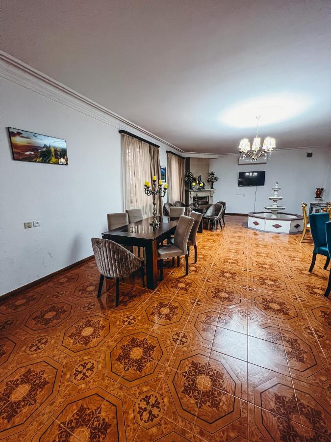 Castle Family Hotel Єреван Екстер'єр фото