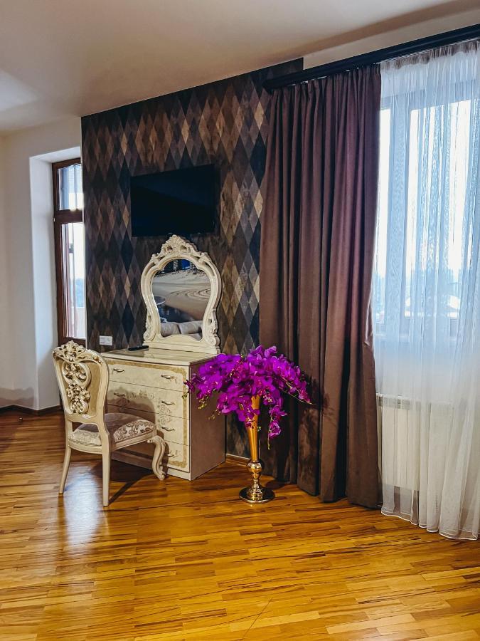 Castle Family Hotel Єреван Екстер'єр фото