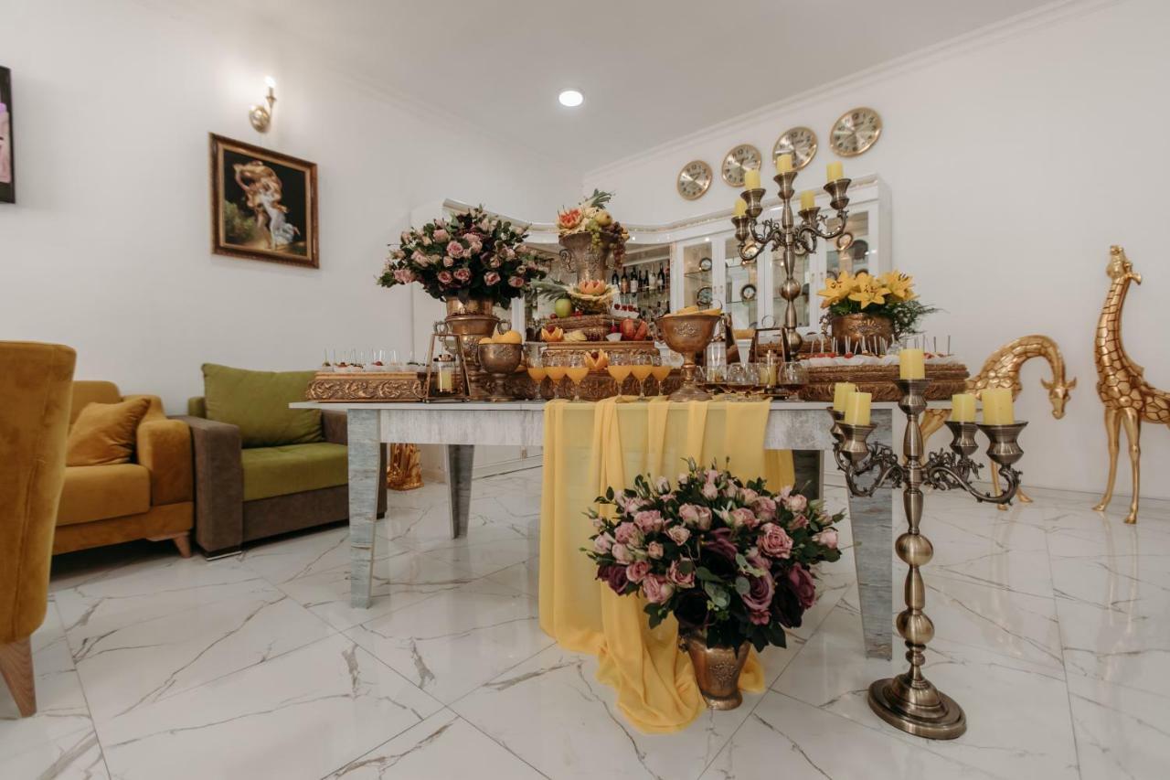 Castle Family Hotel Єреван Екстер'єр фото