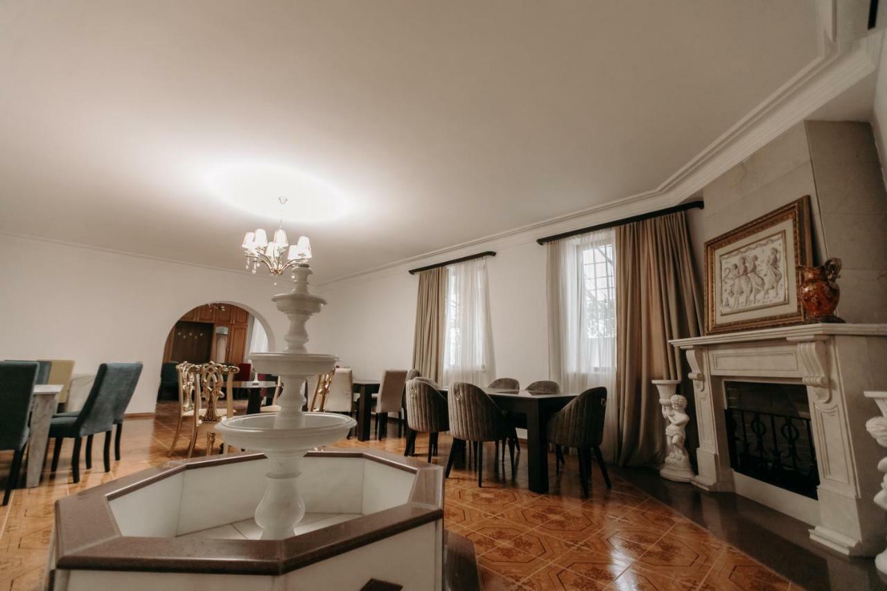 Castle Family Hotel Єреван Екстер'єр фото