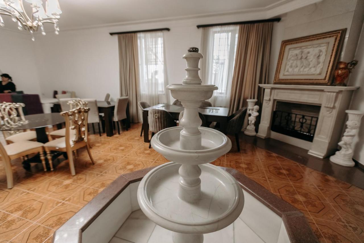 Castle Family Hotel Єреван Екстер'єр фото